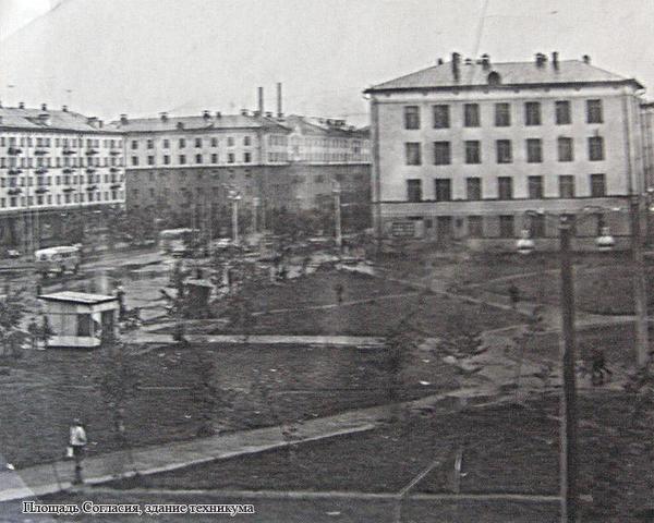 Советский междуреченский. История города Междуреченска. Междуреченск старый Коммунистический проспект. Междуреченск в 80. Старый город Междуреченск.