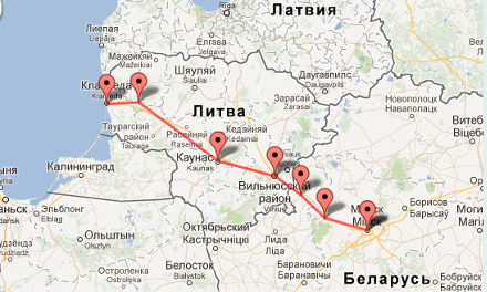 Заявление об увеличении перевалки нефтепродуктов через #Клайпедский #порт ― это декларация о намерениях #Беларуси, за которой стоит попытка поддержать положение дел в белорусской #нефтепереработке, считает экономист и политический аналитик Александр #Носович. 
Пока же положение дел для #Минск'а ухудшается из-за отсутствия механизма компенсации налогового маневра в России, кроме того, при сохранении нынешней ситуации в перспективе нескольких лет может сложиться реальная угроза банкротства нефтеперерабатывающей отрасли в Беларуси, и транспортировать через Клайпедский порт будет попросту нечего, считает эксперт. 

"Сейчас #Россия и Беларусь ищут выходы из этой ситуации. Переговоры о компенсации за #нефтяной маневр ― это один из основных пунктов переговоров о российско-белорусской интеграции в рамках Союзного государства и #ЕАЭС, но пока что решение не найдено. И в этой связи заявление об увеличении объемов #перевалки нефтепродукции через #Клайпеду, #Вентспилс или любые другие порты ― это попытка делать хорошую мину при плохой игре", ― отмечает Носович. 

Если компенсации ущерба за налоговый маневр от России так и не произойдет, есть вероятность демонтажа нефтеперерабатывающей отрасли в Беларуси, прогнозирует экономист. 

"Если же компенсация произойдет и #НПЗ останутся на плаву, я сильно сомневаюсь, что перевалка белорусской продукции будет происходить через порты #Прибалтики, скорее всего, одним из пунктов договоренностей между Минском и Москвой будет пункт о перевалке белорусской нефтепродукции через порты северо-запада России", ― говорит Носович. 

Кроме того, есть слабая вероятность того, что Беларусь найдет другие источники поставки сырой #нефти, сопоставимые по выгоде с российскими, но пока этого не произошло, напоминает эксперт. 

Напомним, о том, что Беларусь собирается наращивать объемы перевалки нефтепродуктов через терминал #Klaipedos #Nafta, стало известно по итогам недавнего визита посла Беларуси в #Литве Валерия #Барановского в Клайпеду. Белорусский дипломат встретился с руководством Клайпедского порта и обсудил текущую ситуацию с перевалкой белорусских грузов, сообщили Sputnik Литва в белорусском #посольстве в Литве. 

Читать дальше: https://sputnik.by/radio/20191113/1043216719/Ekonomis..