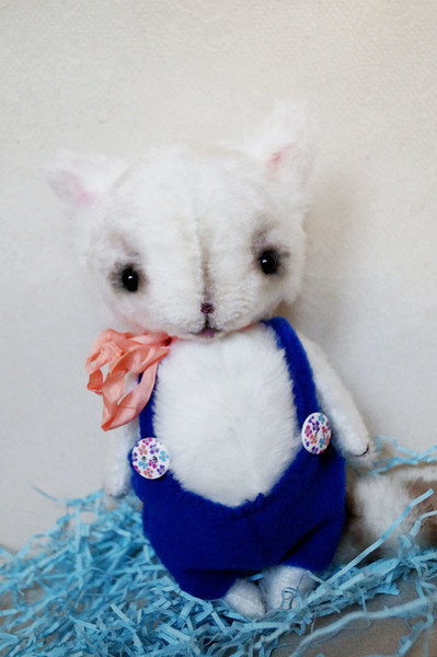 Розыгрыш милейшего котенка от магазина 
"Cute Shop Friends"

http://www.livemaster.ru/topic/2011581-rozygrysh-kota-i-2-sertifikata-sladkij-noyabr?inside=1&wf=0&vr=1